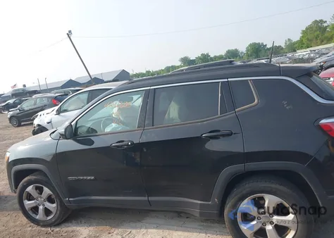 2018 Jeep Compass Latitude 4X4 z USA, uszkodzony, nr VIN 3C4NJDBB2JT478904